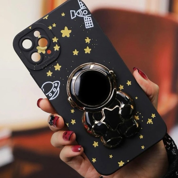 STAR ⭐️ PATTERN CASE WITH STAND -OUT PHONE GRIP FOR IPHONE 11 pro - Picture 4 of 8